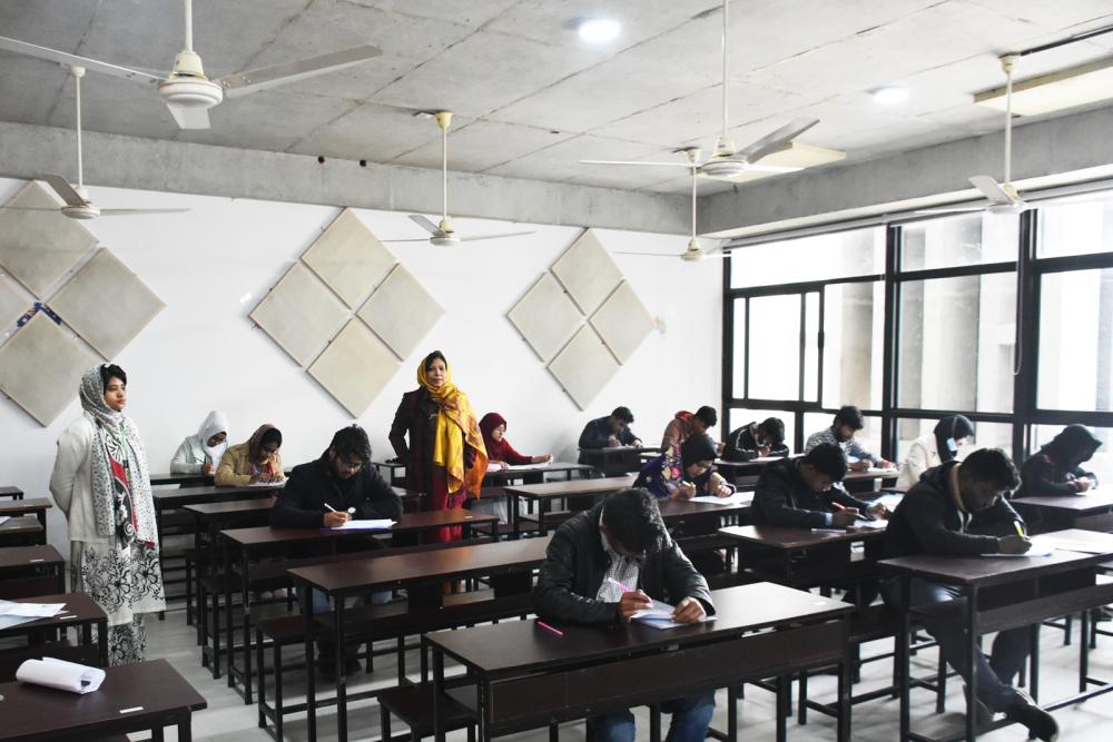 বরেন্দ্র বিশ্ববিদ্যালয়ে আইন ও ফার্মেসী বিভাগের ভর্তি পরীক্ষা অনুষ্ঠিত